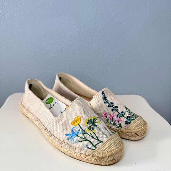 Joules embroidered floral slip-on espadrilles - Picture 4 of 9